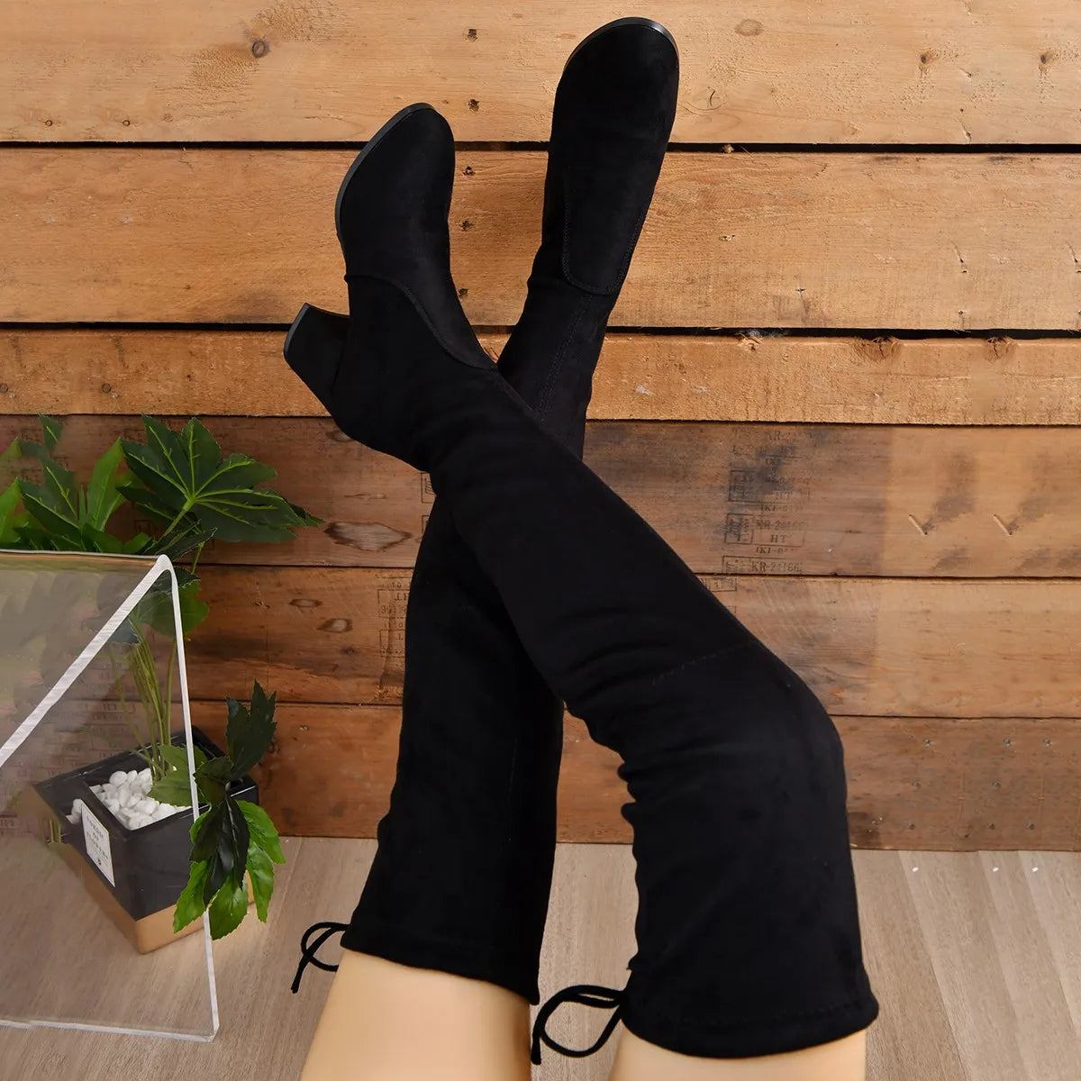 Bota Longa feminina de Camurça Modelo Ajustável