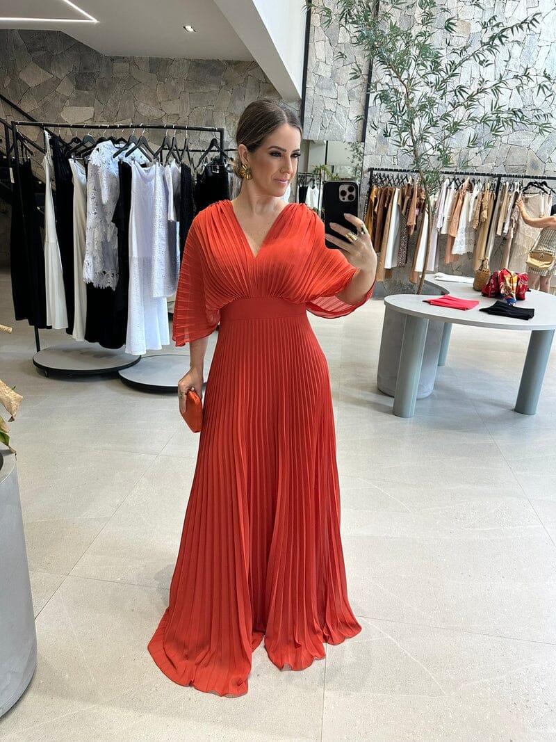 Vestido Amélie Plissé – Sofisticação em Movimento com Decote que Encanta FEMININO - ROUPAS - VESTIDO 6 Dm Stores Terracota 38 